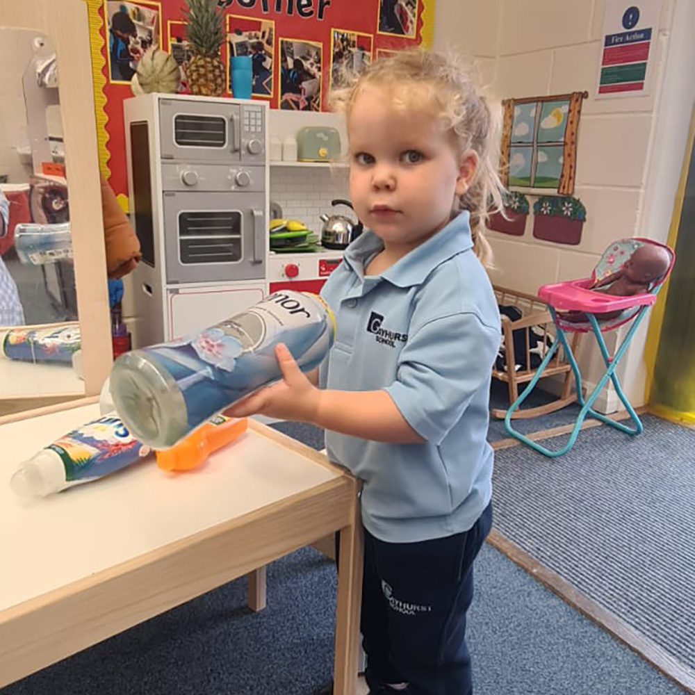 GayhurstSchool's tweet image. The Nursery children always love a bit of a tidy-up. Do they help out like this at home? 🤔 #manyhandsmakelightwork #Nursery #EYFS #siblingschool #ELDRIC