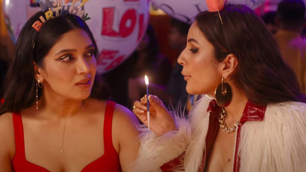 pseudo_loger's tweet photo. Women standing up for women is the best thing❤️ #ThankYouForComing has a beautiful story and all the girls have done phenomenal, I loved watching #Bhumi and #Dolly just too good😍 https://t.co/6SpJCMAmXI