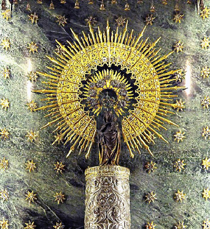 Ir al Pilar es ir a casa de la madre, como cuando se va a verla y contarle las cosas que nos van pasando a lo largo de la vida.
Por eso, con la ofrenda de flores le entregamos lo mejor de nuestro corazón.
FELIZ DIA DEL PILAR PARA TODOS.
Sector Zaragoza
#somosunosomostres