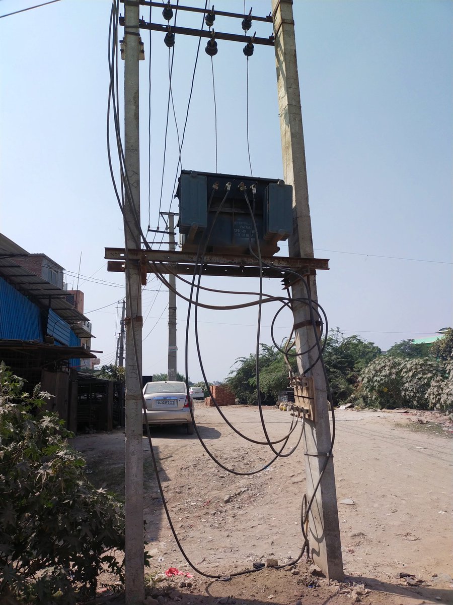 moddshahnawaj's tweet photo. @DHBVNL Shreeman ji Sunday 09/10/23 se transformer kharab hai... koi bhi nahi aaya hai koi sunwai nahi ho rahi hai "jiye tho kaise jiye"@cmohry @mlkhattar @DHBVNL @SeFaridabad @Dchautala @DC_Faridabad https://t.co/AK3rGFmPFR