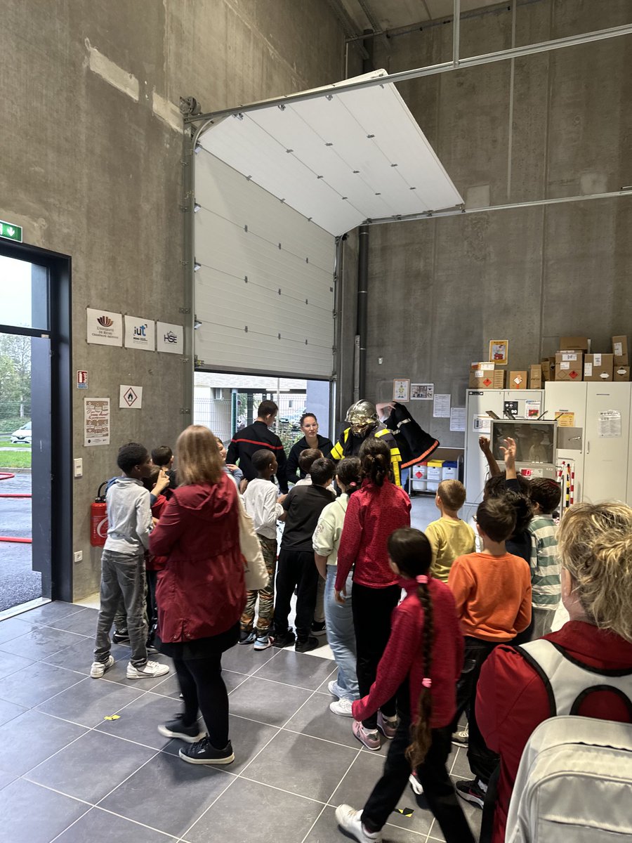khartab's tweet photo. 👨🎓👩🎓Nos étudiants ont allumé le feu🔥 et nos visiteurs ont contribué à l'extinction de l'incendie 💦🧯🚒Beaucoup d'expériences et d'échanges sympas ! #FDS2023 #iut #iutRCC #Charleville #Ardennes #OSEZLIUT #JaimeMonIUT
#FierDeNosÉtudiants👏👍💪 #B_U_T
#HSE @Accustica https://t.co/ULKs7PsapX