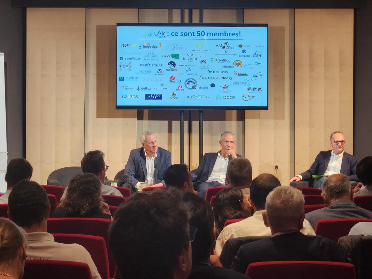 🚀Lancement de la réunion du club #StartAir par <a href="/HemeriaPGautier/">Philippe GAUTIER</a> et <a href="/blucereau/">Bertrand Lucereau</a> président et vice-président du club. 
👉L'occasion de montrer l'expansion de StartAir avec 50 #startups membres !