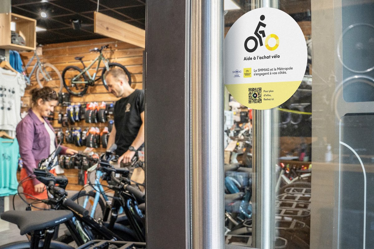 GrenobleAlpes's tweet photo. Nouveau : Découvrez l'aide à l'achat vélo 👇 
🚴 Pour les Métropolitains âgés de + de 18 ans, en fonction des revenus, dans la limite d'un vélo par adulte sur toute la durée du dispositif (3 ans). 
✅ Toutes les infos liées à l'aide à l'achat vélo sur https://t.co/8NU53qt4tr https://t.co/zJTS6ebtZ1