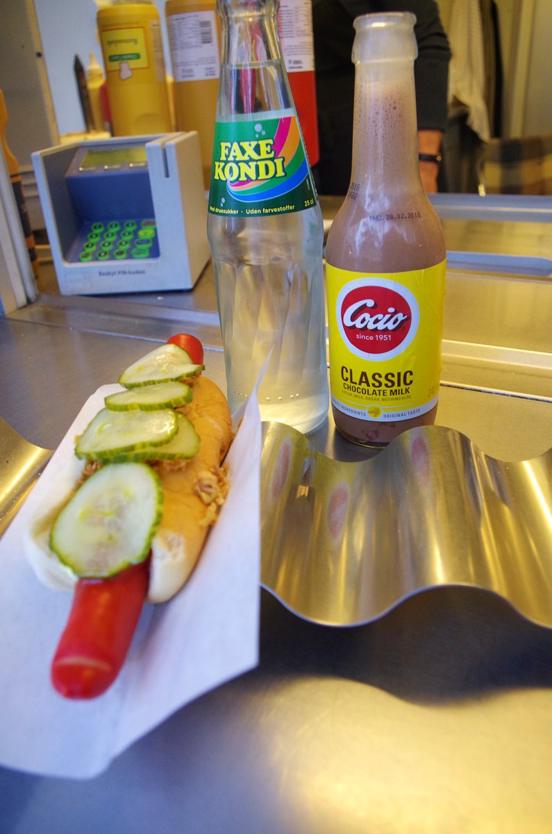 13brevkasse's tweet photo. Sometimes you need a break  🥤 🌭

#Ålborg #Hotdog #Lunch #Denmark #FastFood #Break #Chocolatemilk #Aalborg #Frokost #Cocio #Tourist #FoodPhotography #FaxeKondi https://t.co/9ZleaBh0l5
