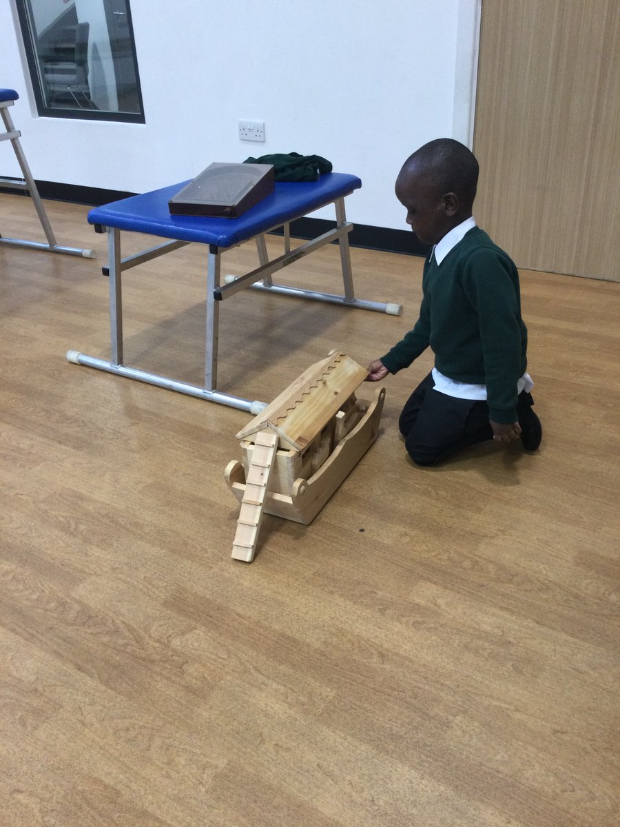 Year 1 enjoyed playing with all the toys at their <a href="/HapHistory/">Happening History</a> Victorian Workshop. They have written about their experience in literacy this week! 🧸🪀