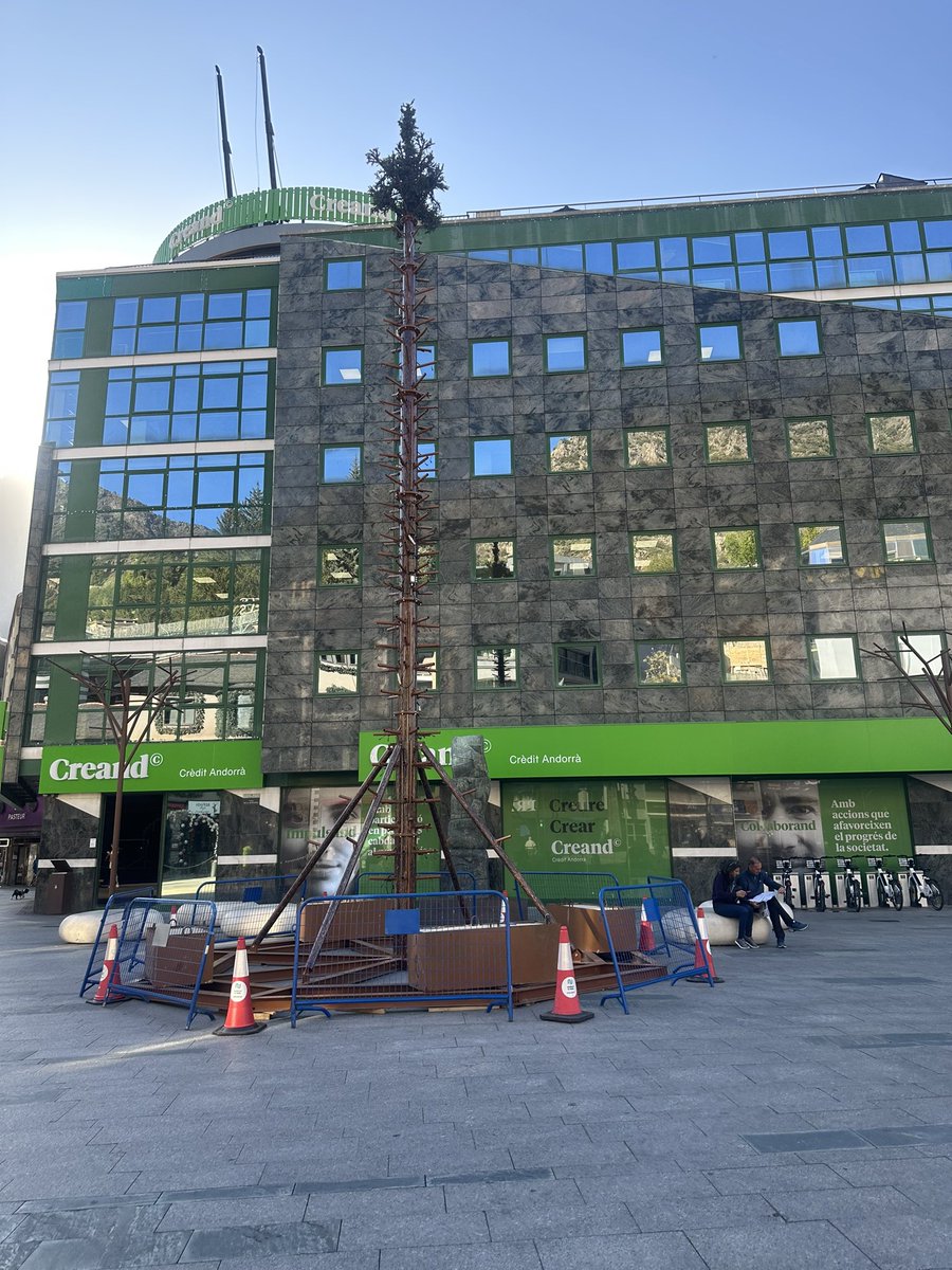 🤣 D’aquí poc:
🪺 Panellets per Pasqua
👑 Tortells de Reis per Tots Sants
🎄 Mones per Nadal 
🎃 aaaa i les carabasses per l'1 de gener. 
#novanormalitat