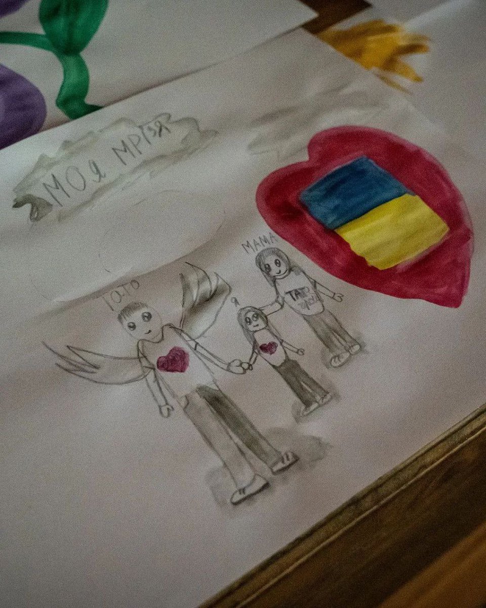 Camila, 9, wrote 'My dream' over the drawing she made in art therapy class. She drew her dad coming back to earth as an angel to her and her mom. Camila's dad died defending Ukraine. 📷: Patryk Jaracz