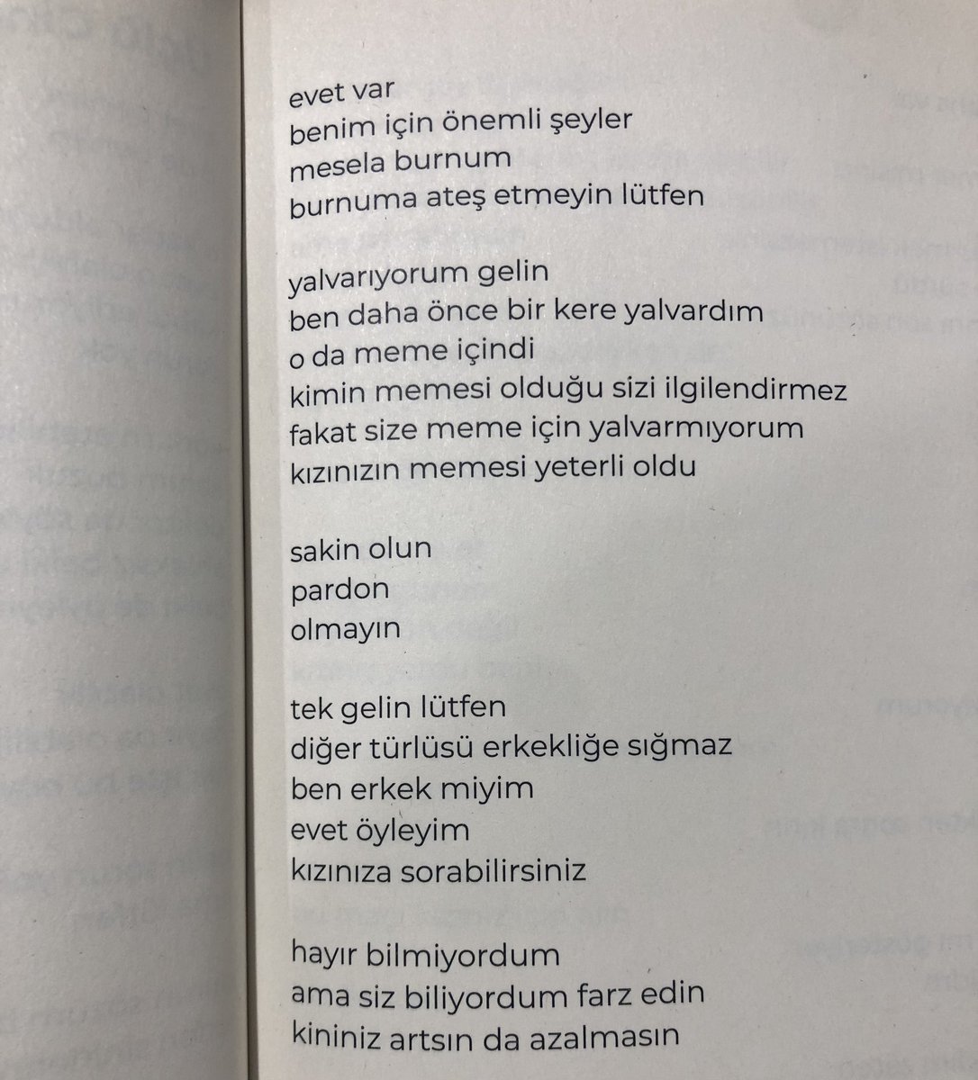 “Üçlü Cinayet” <a href="/kulupdergi/">Kulüp Edebiyat Dergisi</a> yaz sayısında.

‘kapattım gözlerimi
telefonu da kapatıyorum
üzerime toprak atın
meme için bile bu kadar yalvarmadım’