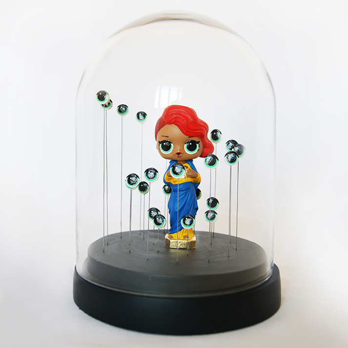 SoasCham's tweet photo. On continue les révélations avec WTF (Why That Face), une  petite pièce sous globe de 20 cm, visible à l'expo "La chambre" à la @AlbaneGalerie​. https://t.co/6ah2mPmW0W