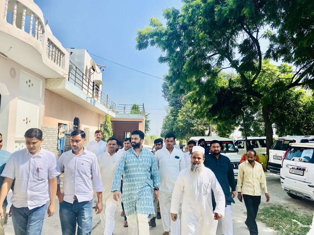 मा० विधायक ज़ेवर श्री धीरेन्द्र सिंह जी के प्रयासों से #पीडब्ल्यूडी विभाग 2 करोड़ 55 लाख की लागत से झाझर से जहाँगीरपुर संपर्क मार्ग का होगा नवीनीकरण का कार्य। दर्जनों ग्रामों के छात्र-छात्राओं और दैनिक यात्रियों के लिए बेहतर होगी आवागमन की सुविधा। दर्जनों ग्रामों के लोगो ने किया