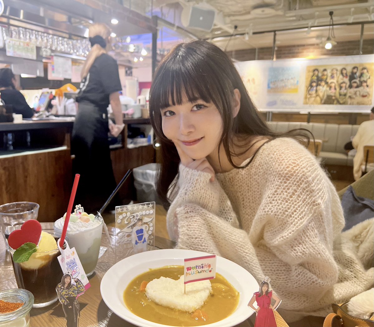 sinonome_umi's tweet photo. オタ友と #ハロプロカフェ 行ってきた！！

聞いて、筒井澪心ちゃんと窪田七海ちゃんがサプライズ登場して一席一席回ってお話してくれたの😭やばい😭

可愛すぎてもう推し( ;ᯅ; )
キュルルンビーム！ https://t.co/HhOQDhP1k4
