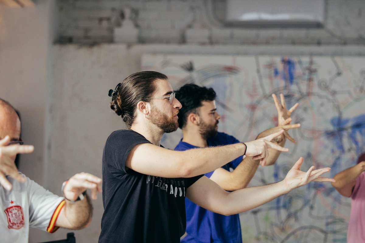 🌾 Vos deixem algunes 📸 del taller del passat dimarts del nostre resident Mauricio Pérez Fayos junt a Sergio R. Suárez amb membres de l’associació Adispec (Asociación pro Discapacitados de Enguera y Comarca) a Benamil

📸 <a href="/maria_lozano19/">Maria Lozano</a> i <a href="/Alba_Valle17/">Alba Valle</a>