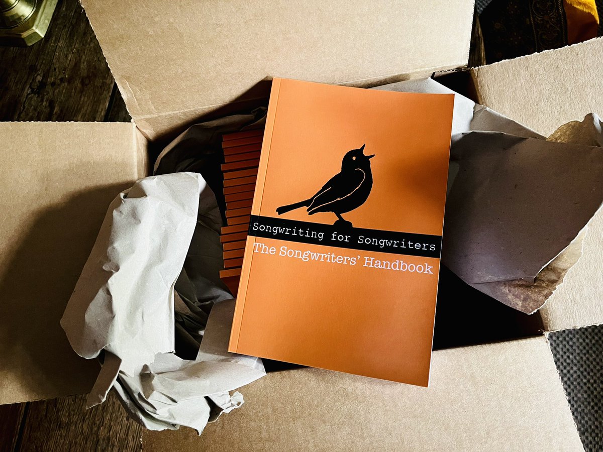 A new batch of books has arrived.
Amazon: amzn.eu/d/3RnIWLq
PayPal: py.pl/56q6kwXXUsn
Whether you’re an absolute beginner, enjoy writing songs now and again, are the most successful songwriter on the planet or fancy giving songwriting a whirl. This was written for you