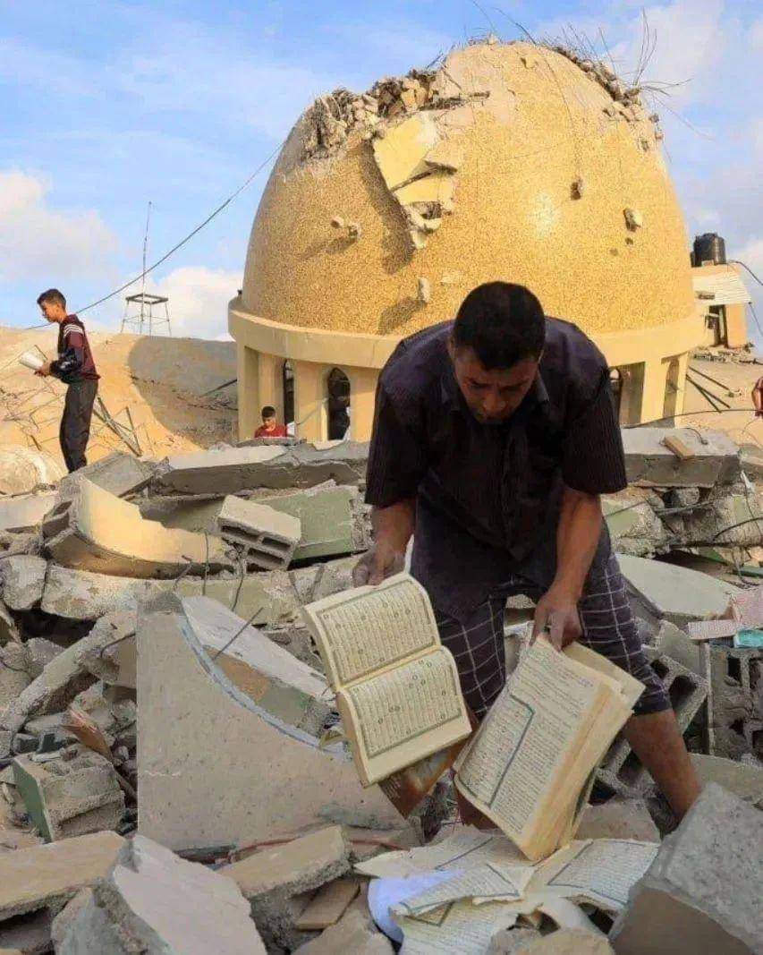 ADi_Warraich1's tweet photo. This picture broke my heart 💔
#غزة_تُباد #FreeGaza #HamasMassacre #IsraelTerrorists #Israel #Gaza_under_attack #Palestina https://t.co/xsOKJ8ypn2