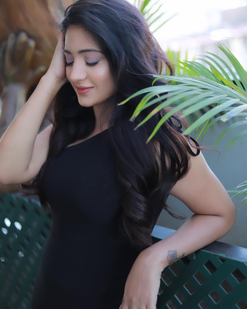 Weekendvibes_'s tweet photo. Hima Bindhu 🖤

#HimaBindhu https://t.co/VBAaMKFVDs
