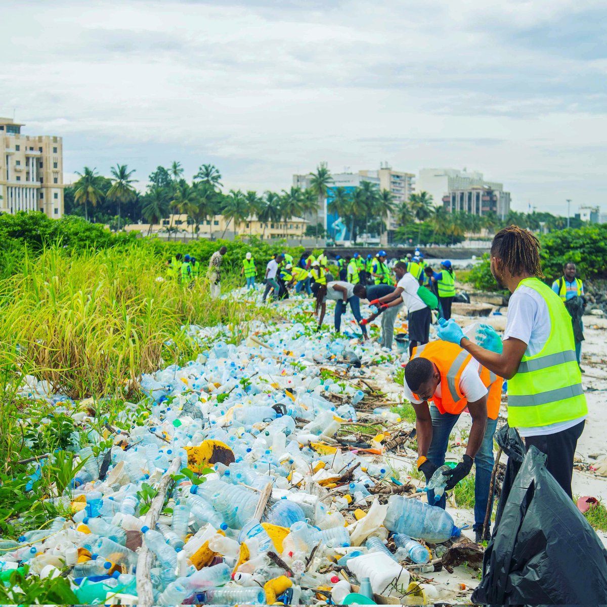 GreenBrain9's tweet photo. Recyclage du plastique : création d'emplois et stimulation de l'économie locale

Le recyclage du plastique nécessite la collecte, le tri, le traitement et la transformation des déchets plastiques...

Lire la suite dans les commentaires 👇🏽 https://t.co/UCJT6BMcVv