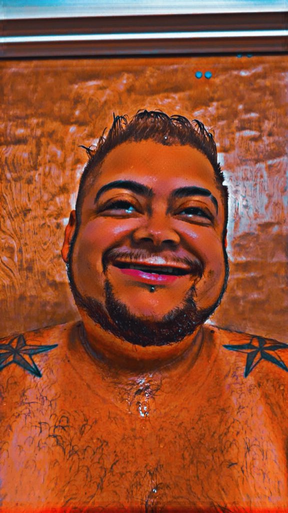 jazque420's tweet photo. Being happiness to smiles https://t.co/EkaBEFrT19