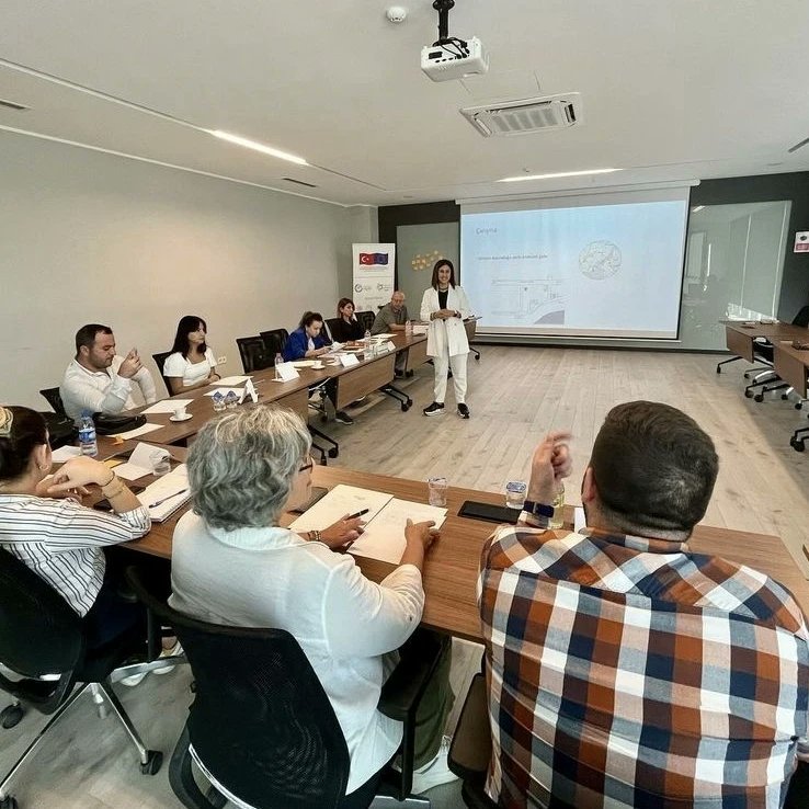 kamentorluk's tweet photo. Mersin Model Fabrika ve Yenilik Merkezi'nde Ka Mentorluk Çözüm Ortağımız @roofakademicomtr @sinemukcapa ile birlikte İletişimSİZSİNİZ eğitimimiz
Emeği geçen herkese teşekkürler.
#mersinmodelfabrika #yalinuretim #inovasyon #mersin #sanayi #kamentorluk #roofakademi #iletisim #mtosb https://t.co/lBzsaszWsu