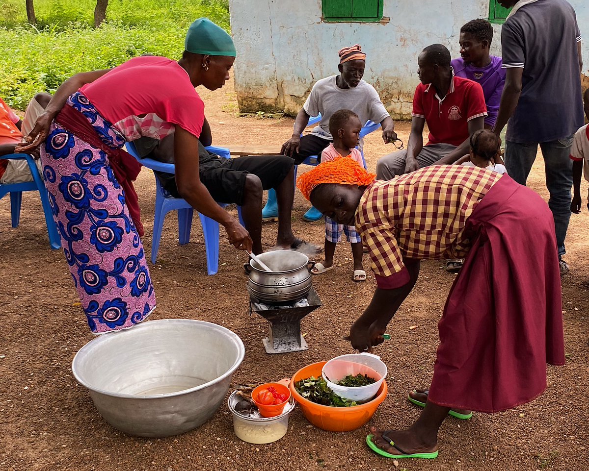 growing_ghana22's tweet image. Ghana Health Service Nutrition Officers along with the GROWING project are in Kpulnyin community, northern #Ghana, to facilitate learning on complementary feeding and diet diversity using legumes, #OFSP, Moringa and other local micronutrient foods for added nutritional benefits.