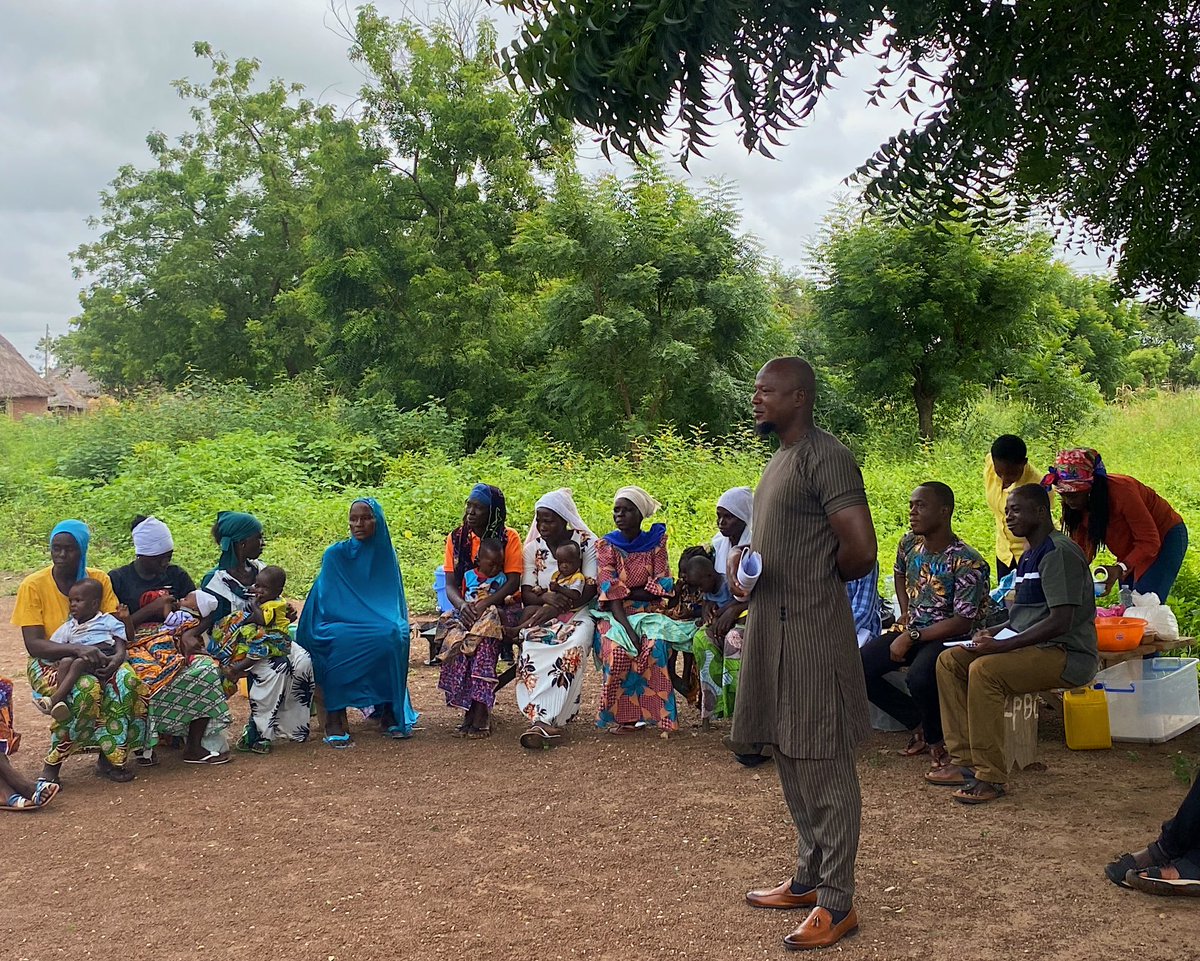 growing_ghana22's tweet image. Ghana Health Service Nutrition Officers along with the GROWING project are in Kpulnyin community, northern #Ghana, to facilitate learning on complementary feeding and diet diversity using legumes, #OFSP, Moringa and other local micronutrient foods for added nutritional benefits.