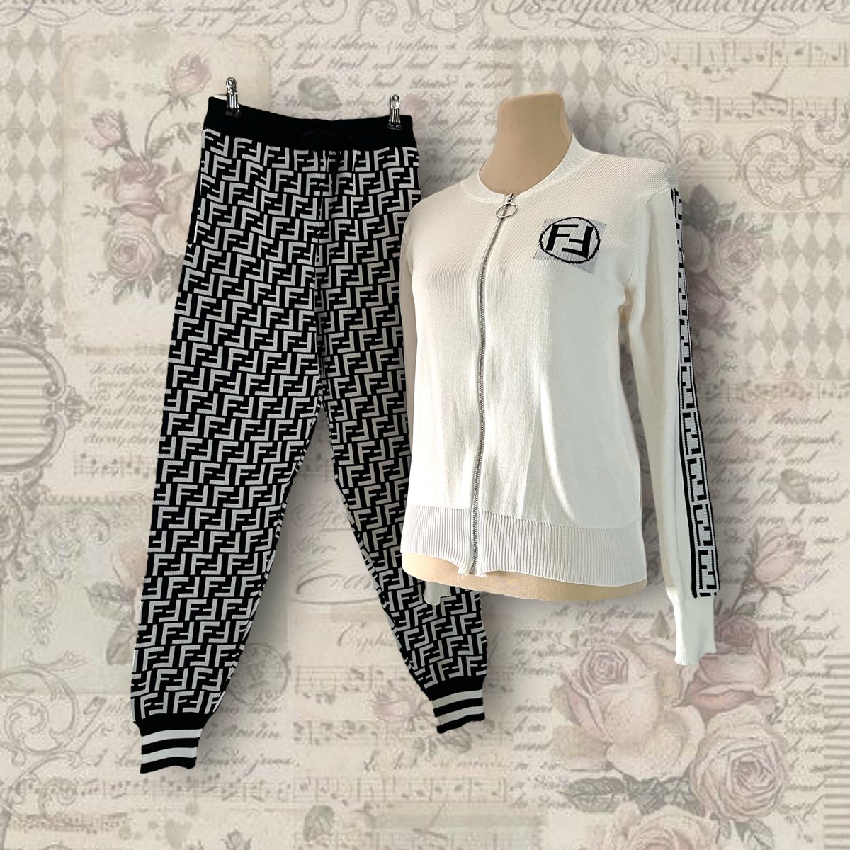 . . wts lfb ph ✧

𓏲 ˖♡‧₊ terno sweats jacket &amp; pants . ⊹ ᨘ ! 

            ₱ 1,250
                payo or dop w nrdp
                jnt direct, sco, lalamove
                more details bellow

₊𓂃𐚱 #xaibentables

                             ౨ৎ 𝔁 ..