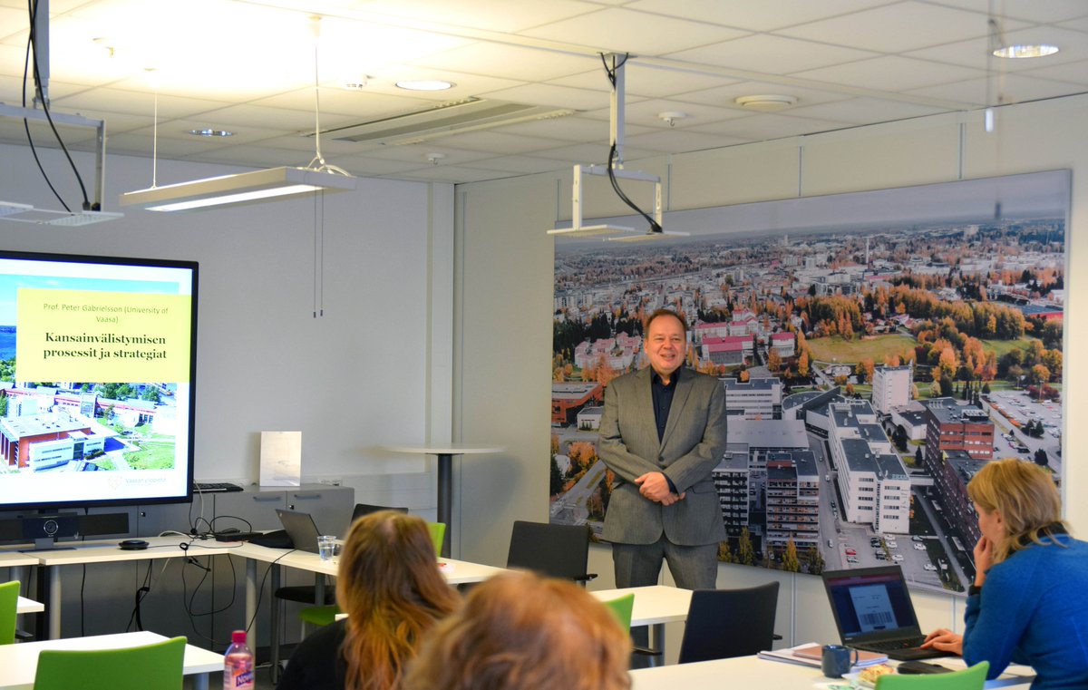 Eteläpohjalaisille ruoka-alan toimijoille suunnattu maksuton kansainvälistymis- ja digimarkkinointikoulutuksemme alkoi tällä viikolla. 

Koulutukseen voi vielä ilmoittautua yksittäisille jaksoille. Lue lisää täältä - sivuilta löytyy tarkka koulutusesite:

helsinki.fi/fi/uutiset/opi…