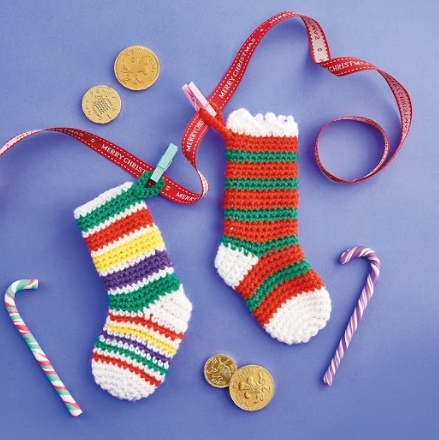 What’s Christmas without a stocking to adorn the mantlepiece? These two designs from Lucinda Ganderton are the perfect size to use as festive decor, and you could even add some sparkle to make the stockings really stand out 🎁 
.
Download your pattern at topcrochetpatterns.com
