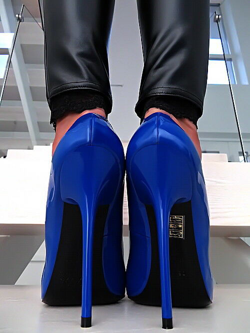 1969Boutique's tweet photo. 📷

1969 Original All Leather Beautiful Blue Pumps R28
Sizes available: 35 36 37 38 39 40 41 43
Price: EUR 150
+ shipping fee
#boutique1969italia #size37 #size35 #size38 #size40 #leatherpumps #jimmychoo #anoukpumps #stiletto #leather #leder #madeinitalyfashion #highheels https://t.co/E5ZDnhoEgB