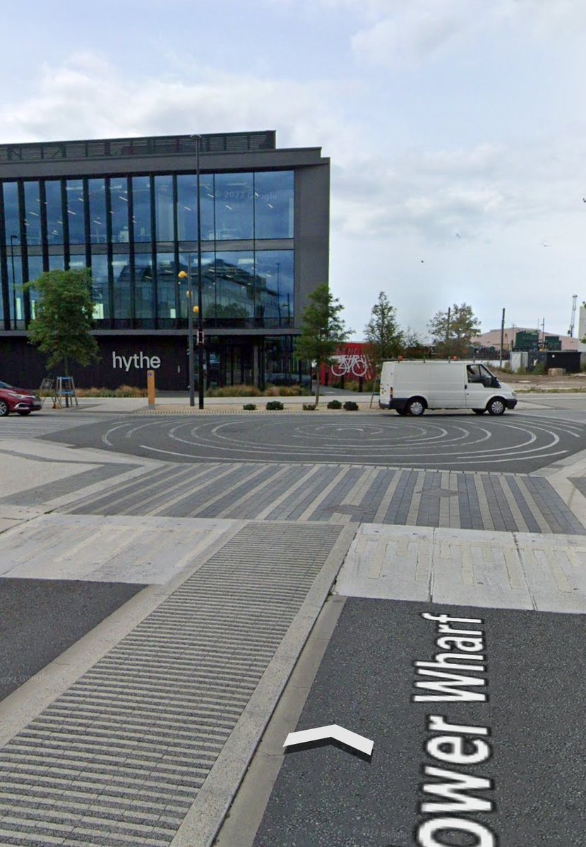 alfriett's tweet photo. @WirralCouncil is this a roundabout disguised as a junction or a junction disguised as a roundabout? No signs for a roundabout also no markings for give way.
Also are they zebra crossings or not?
Saw a Kid nearly got knocked over this morning!
Wirral waters campus. https://t.co/YtHDgY6dXg