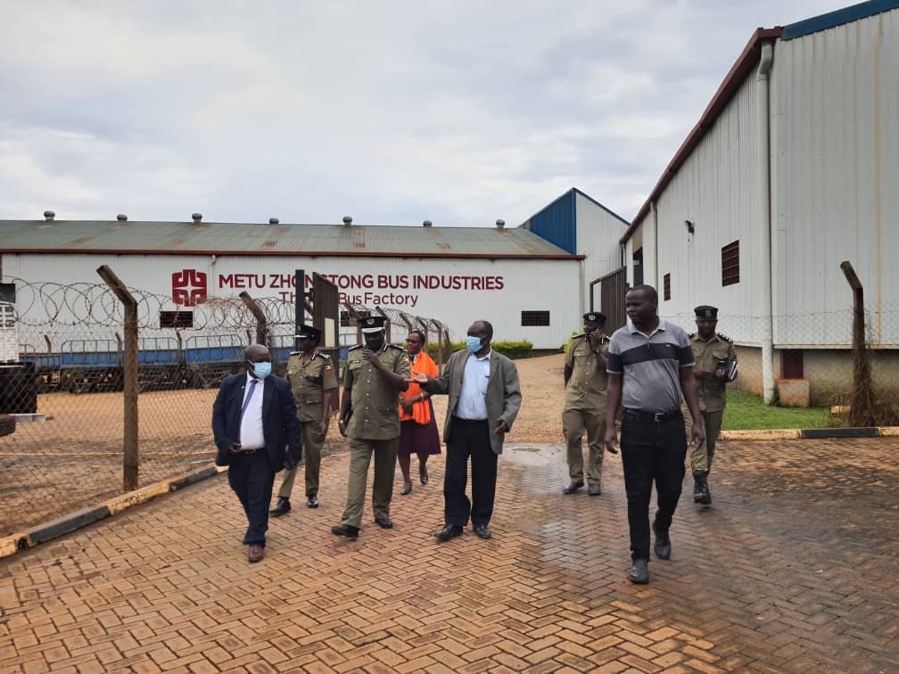 owere_usher's tweet photo. Director/Logistics & Engineering AIGP Edyegu Richard and his team from directorate paid official visit @MetuBus at Namanve he was received by the Managing Director Metu Katabazi, @DoreenAkole I joined metu on this special visit @MetuBus #Metubus @OkothOchola1 @Tom_Magambo https://t.co/MK6ZyY5qom