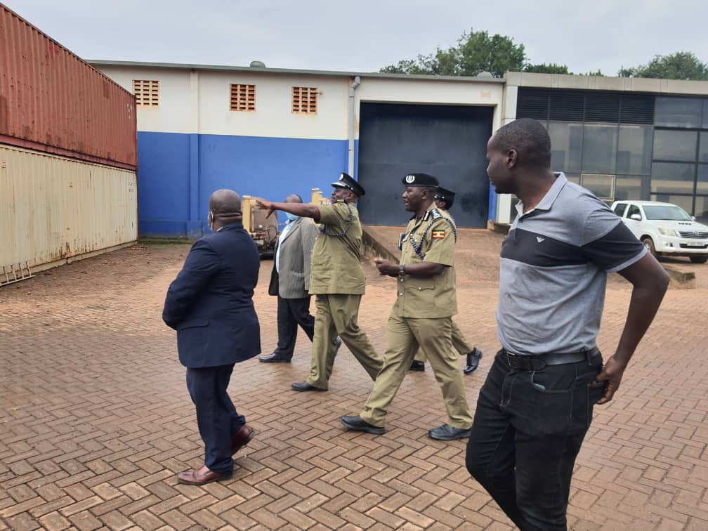 owere_usher's tweet photo. Director/Logistics & Engineering AIGP Edyegu Richard and his team from directorate paid official visit @MetuBus at Namanve he was received by the Managing Director Metu Katabazi, @DoreenAkole I joined metu on this special visit @MetuBus #Metubus @OkothOchola1 @Tom_Magambo https://t.co/MK6ZyY5qom