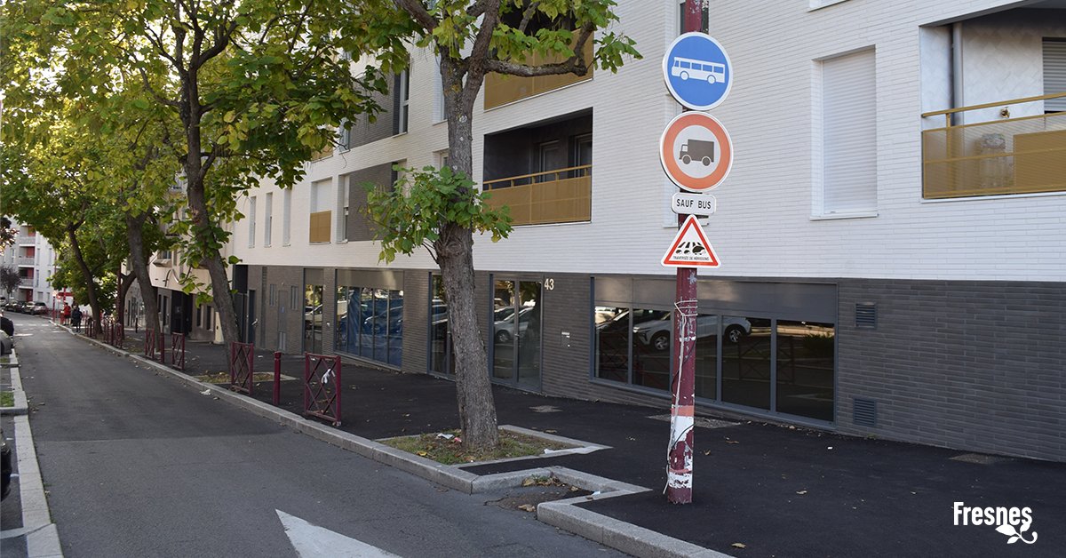 fresnes_94's tweet image. Des panneaux ont été placés dans notre Ville afin prendre soin du hérisson, une espèce protégée. Ces panneaux sensibilisent et indiquent aux automobilistes, le risque de croiser cette petite bête vulnérable sur la route ! ⚠️ 🦔

#fresnes94 #fresnes #maville #hérisson #protection