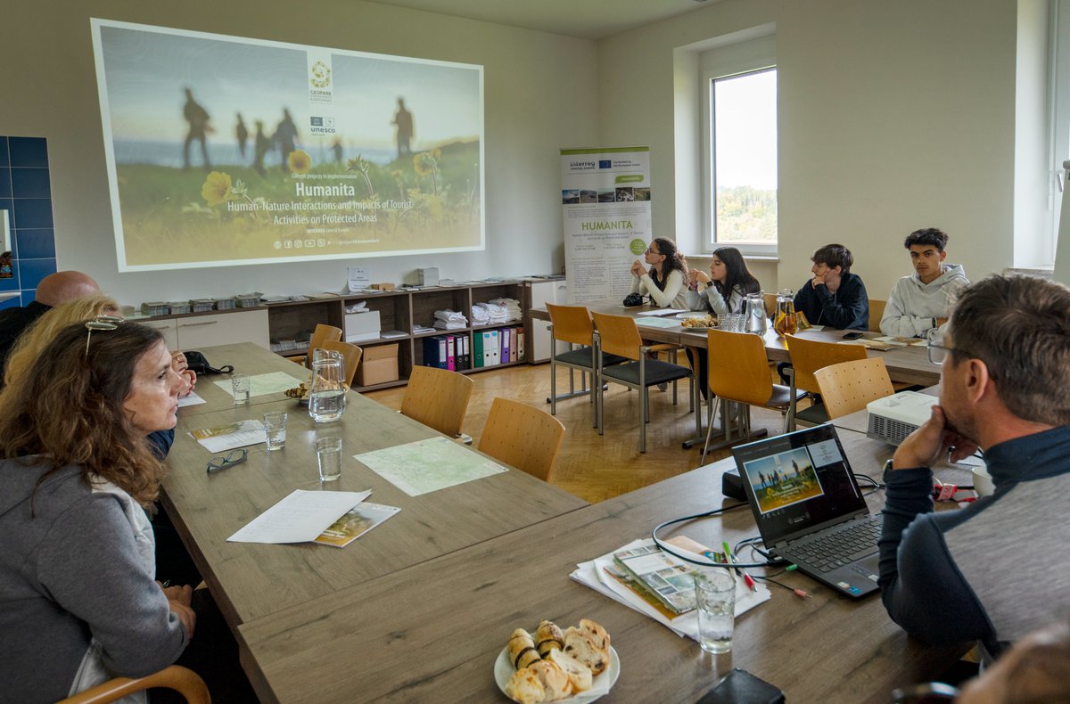 VisitGeopark's tweet photo. Worked with Freamunde Secondary School on the ERASMUS project "Approaching sustainable development through Geoparks" near Porto, including workshops and presentations.
#visitgeoparkkarawanken #Humanita 
📷: @UroshGrabner https://t.co/KoSDpVlMs0