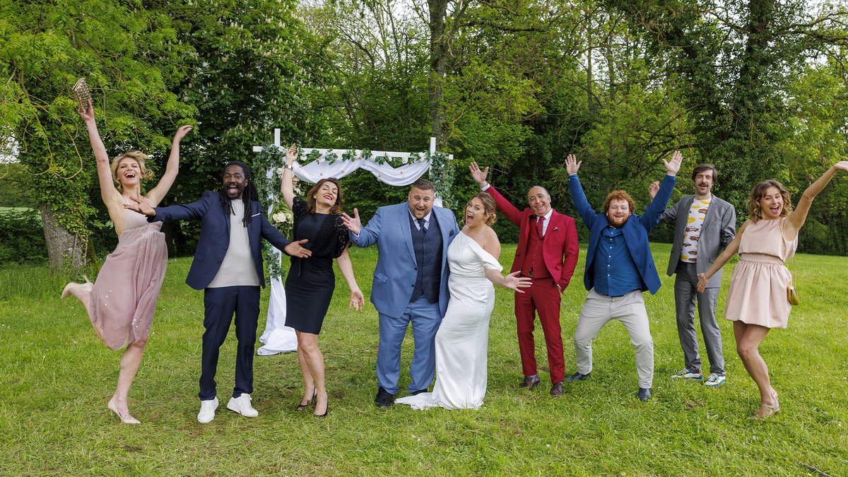 Satisfaction_tv's tweet photo. #Annonce 🌟@AhProd_
Le mariage le plus hilarant de l'année arrive sur vos écrans !
Préparez-vous à une soirée remplie de rires et d'amour avec « Les Capone se marient » le 1er novembre à 21h05 sur @W9.
© Patrick ROBERT/SHUTTERSTOCK/M6
#AHProduction https://t.co/QA4NEmiXt6