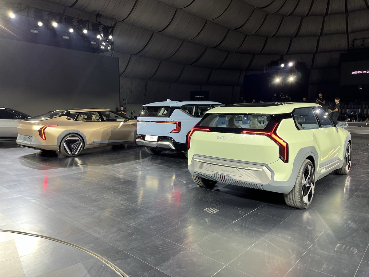 Dan_Sayles's tweet image. Three new cars unveiled at the 2023 Kia EV Day, one production ready (EV5) and two concepts (EV3 and EV4) due for arrival by 2025. More here: kiapressoffice.com/en-gb/releases…

2024 Kia EV Day will probably be big news too, with 15 EVs coming by 2027…