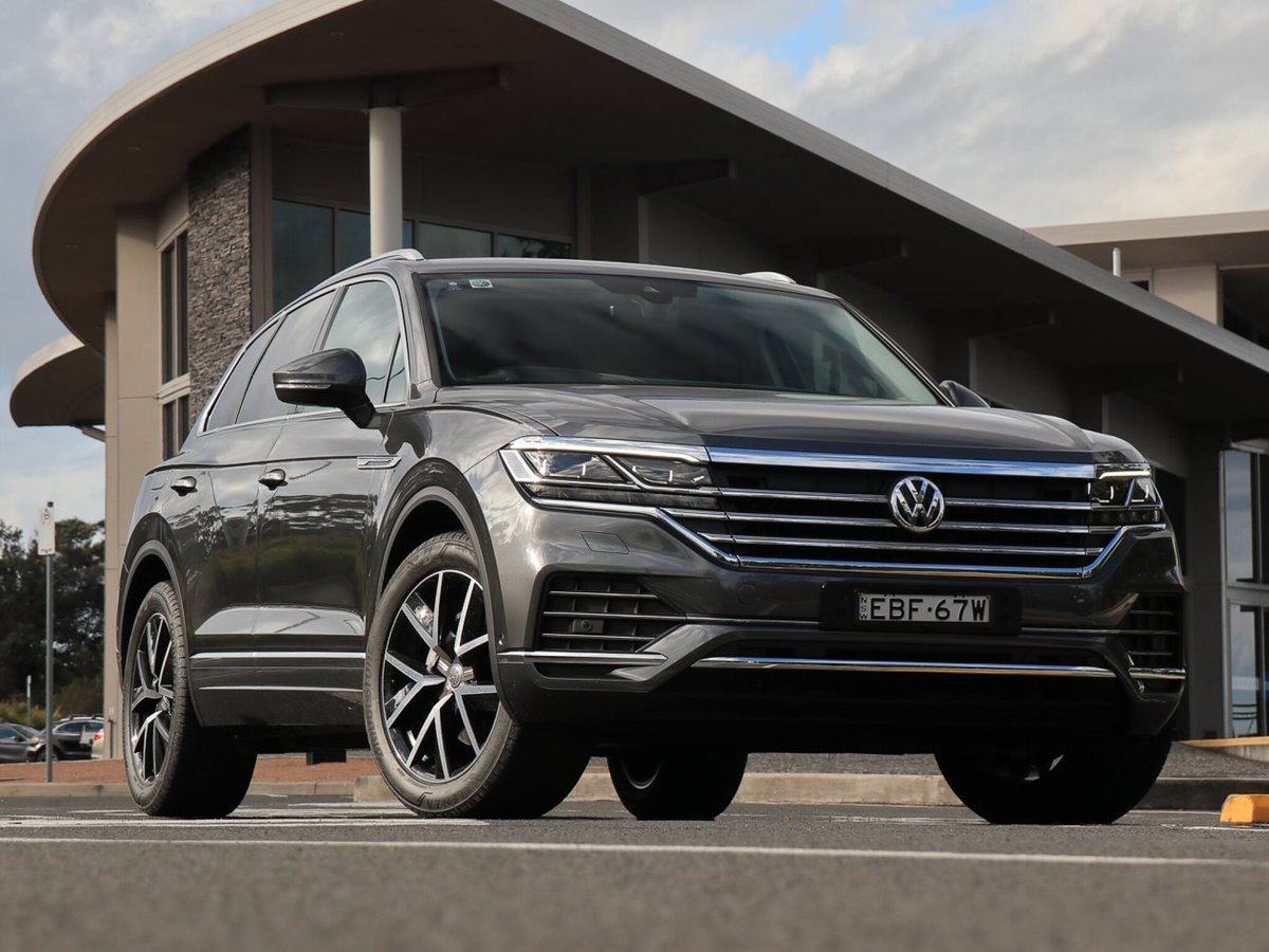Mr_mbuzii's tweet photo. CAR DAIRY 👀🚨: 
  did you know?, the Volkswagen Touareg is named after a group of semi-nomadic tribe from the central &amp; western Sahara. The traders &amp; herders are situated along Northern Mali &amp; across border Niger. #knowyourride ✨ https://t.co/olw0iqaU9G