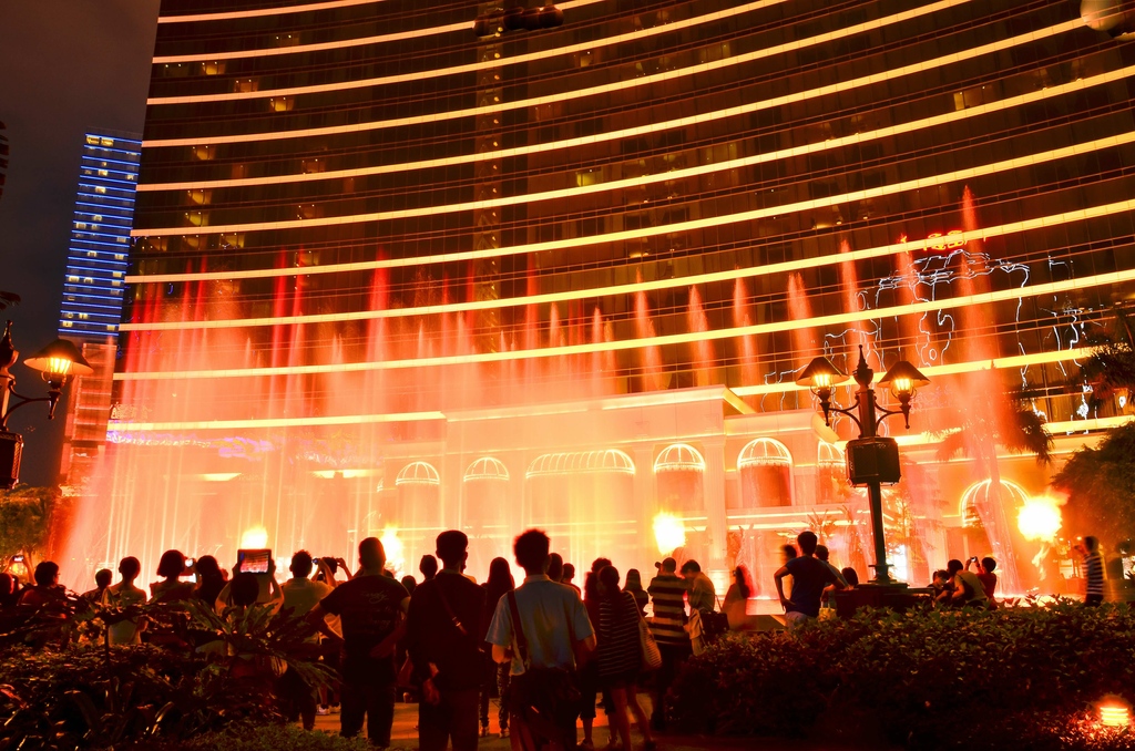 artofwtr's tweet photo. Illuminating the night with the mesmerizing dance of water. Experience the mastery of @Art of Water. Contact us for an awe-inspiring performance

#WaterFeatures #LightMeetsWater #WaterInnovation https://t.co/gZgYelZwqM