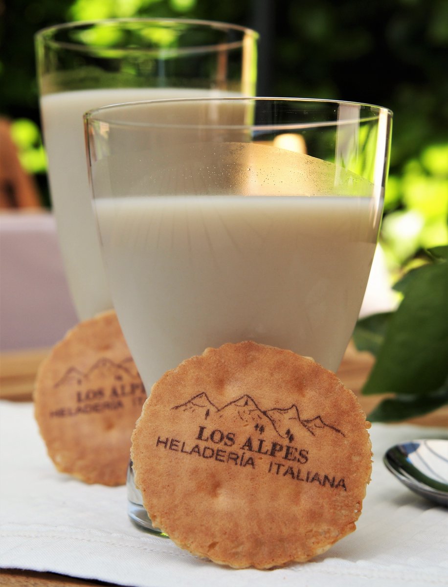 HeladosLosAlpes's tweet photo. 🙋‍♀️Es necesaria una chufa de calidad para conseguir una horchata excelente.🥛 Parece una obviedad pero es lo que diferencia nuestra horchata de otras. https://t.co/bu7kFCRVGh #HeladosLosAlpes #Horchata #HeladosArtesanos #HeladeríasMadrid #HeladosSinGluten #HeladosSinLactosa https://t.co/q6xg5pv2Pk
