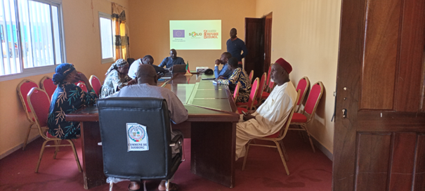 drcwestafrica's tweet photo. Avec @UEauCameroun 🇪🇺, @DRC_ngo accompagne les politiques locales de développement dans l’Adamaoua et l’Est du 🇨🇲 via son projet #SOLID. DRC et ses partenaires visent particulièrement les autorités communales pour sensibiliser les acteurs locaux au recourt aux #CCODES. 1/2 https://t.co/c8H5HKvwJr