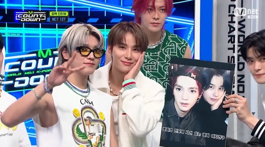 taeyongpictures's tweet photo. rapper and his girlfriend who's confident with no makeup 😆 https://t.co/BIJA5t94sL