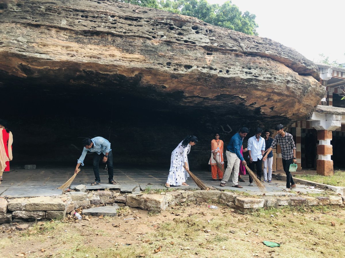 Tourism_AP's tweet photo. YUVA tourism club members of Silver jubilee govt college ,Kurnool visited Lakshmipuram Jagannadha Gattu conducted cleaning activity and took #travelforlifepledge to preserve the #heritage and #culture of #IndiaWithIsrael 
Please Follow Us for More Updates: https://t.co/ga7UBakbMq https://t.co/t3RcjFM13c