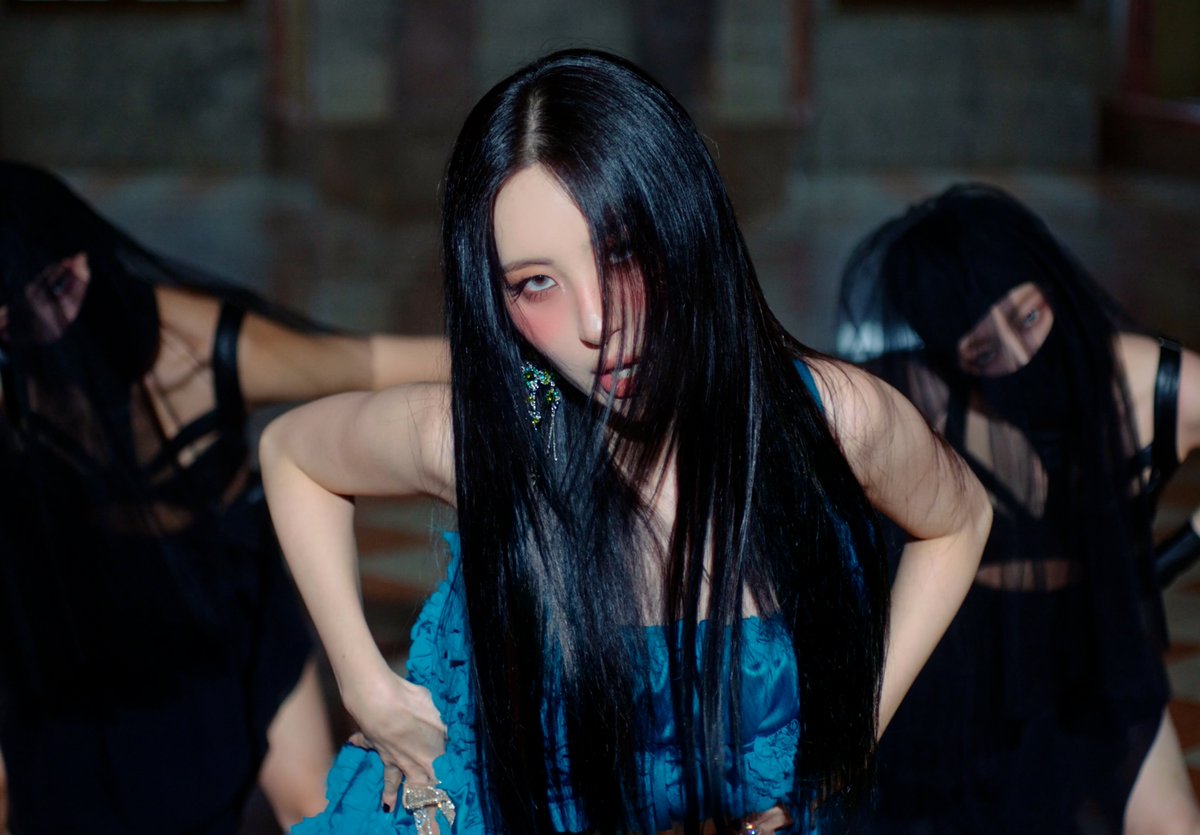 official_sunmi_'s tweet photo. SUNMI 
Digital Single 【𝐒𝐓𝐑𝐀𝐍𝐆𝐄𝐑】  

'STRANGER' MV Teaser 
🔗 https://t.co/RcbXMQ67j5   

Release 
🔩 2023.10.17 6PM KST   

#선미 #SUNMI 
#STRANGER https://t.co/K78UhrRgNL