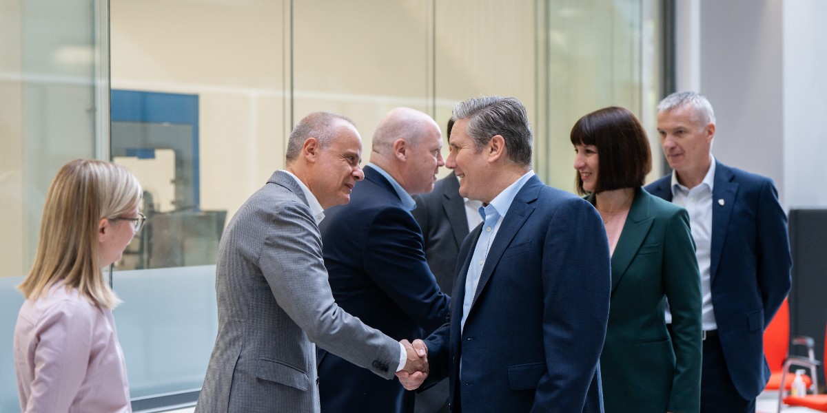 LivUni's tweet photo. Vice-Chancellor Professor Tim Jones welcomed Sir Keir Starmer and Rachel Reeves at our Materials Innovation Factory this week to demonstrate the pioneering work being undertaken there. 🔬

Read more here ➡️ https://t.co/QFyp3DgL8W https://t.co/yIDZKmZzcp