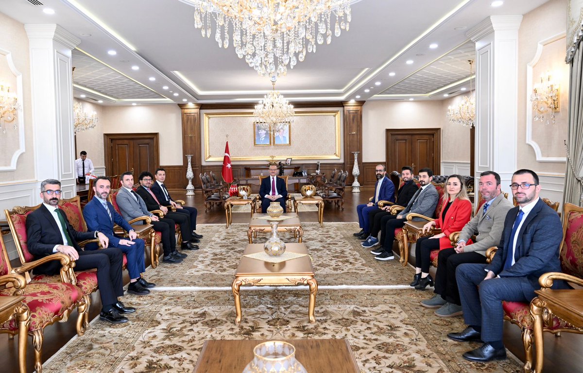 Genç Memur-Sen Başkanı Tolga Kök ve Kocaeli Devlet Hastanesi Sağlık Bakım Hizmetleri Müdür Yardımcısı Abdurrahman Çelik ziyaretimize gelerek çalışmaları hakkında bilgi verdiler. Kendilerine teşekkür ediyorum.