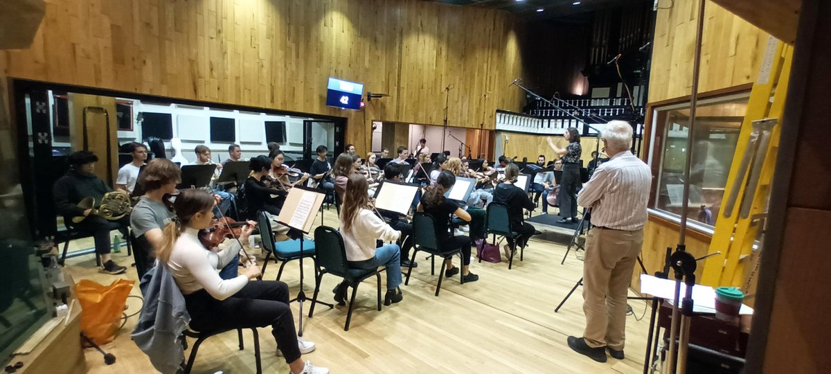 RCM conductor Michal Oren conducted the RCM repertoire orchestra at @AbbeyRoadInst yesterday - a fantastic opportunity for our students!