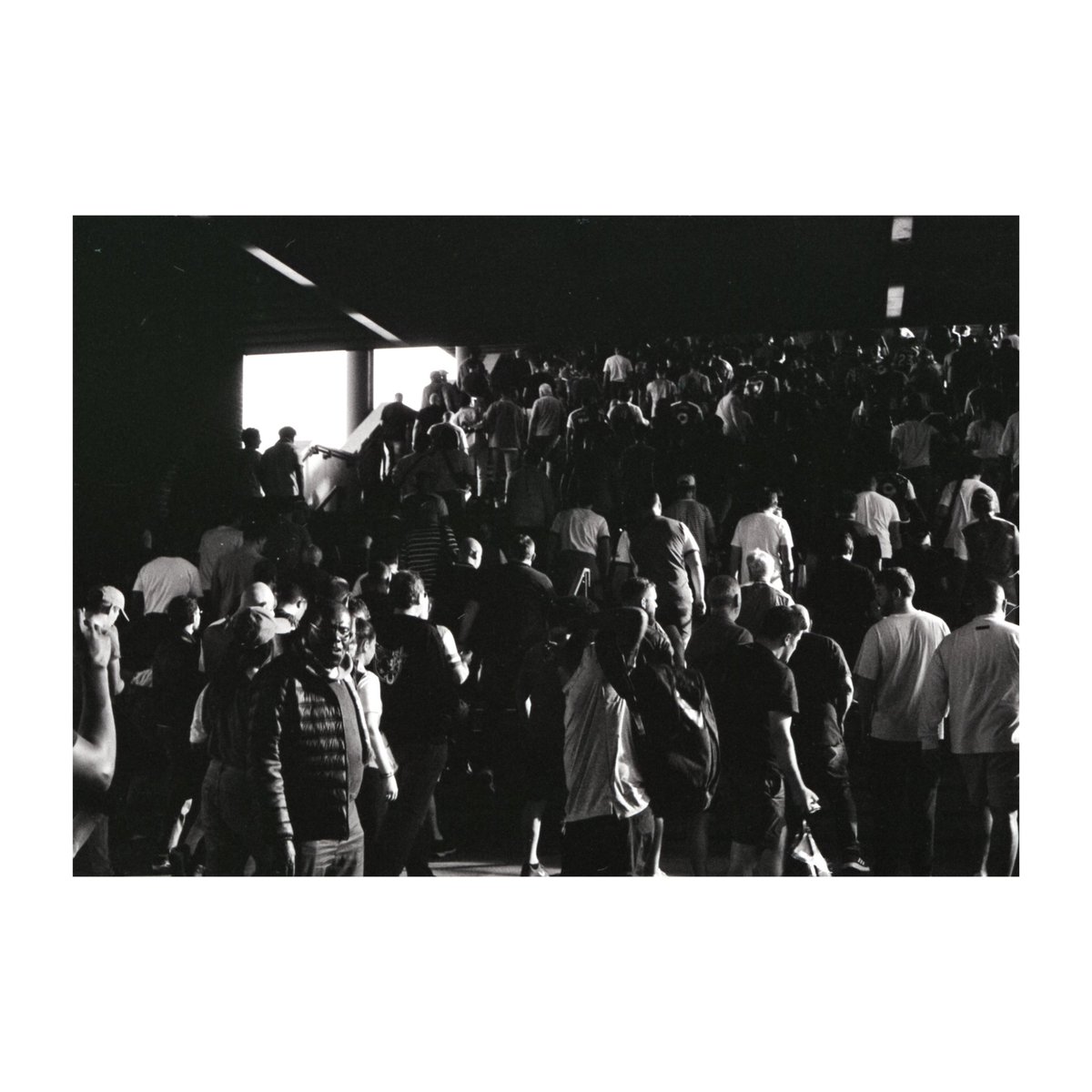 Super Sunday, 2023 

Documenting the Arsenal v Manchester City football game outside and around the Emirates Stadium. Catching familiar faces, communal moments and the overall 
atmosphere of the lead up experience. 

Ilford HP5 35mm
Ricoh KR-10 

#analogue #documentary #emirates