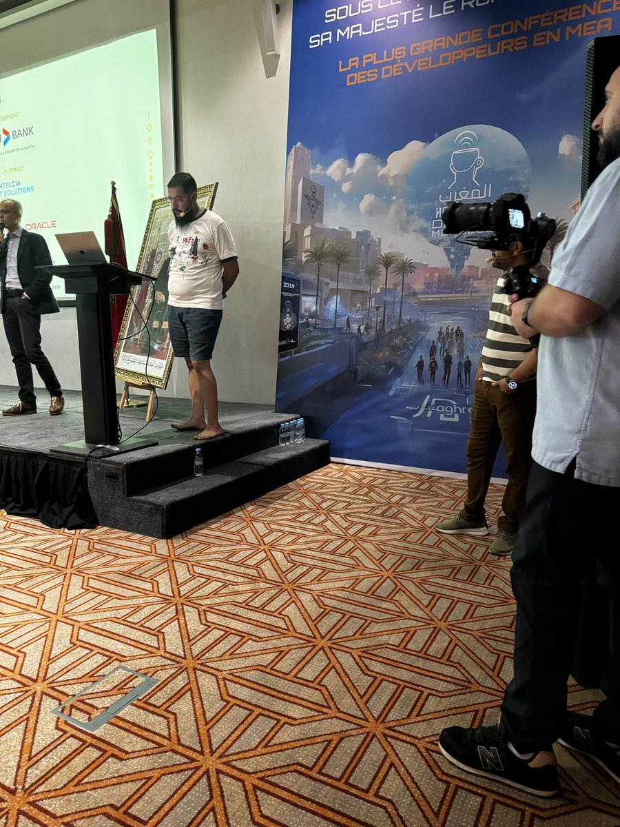 Tons of tweets are flying around about <a href="/DevoxxMA/">DevoxxMa 🇲🇦</a>. But <a href="/badrelhouari/">Badr El Houari -a.k.a xRider-</a> where are your shoes ? 🩴🩴
