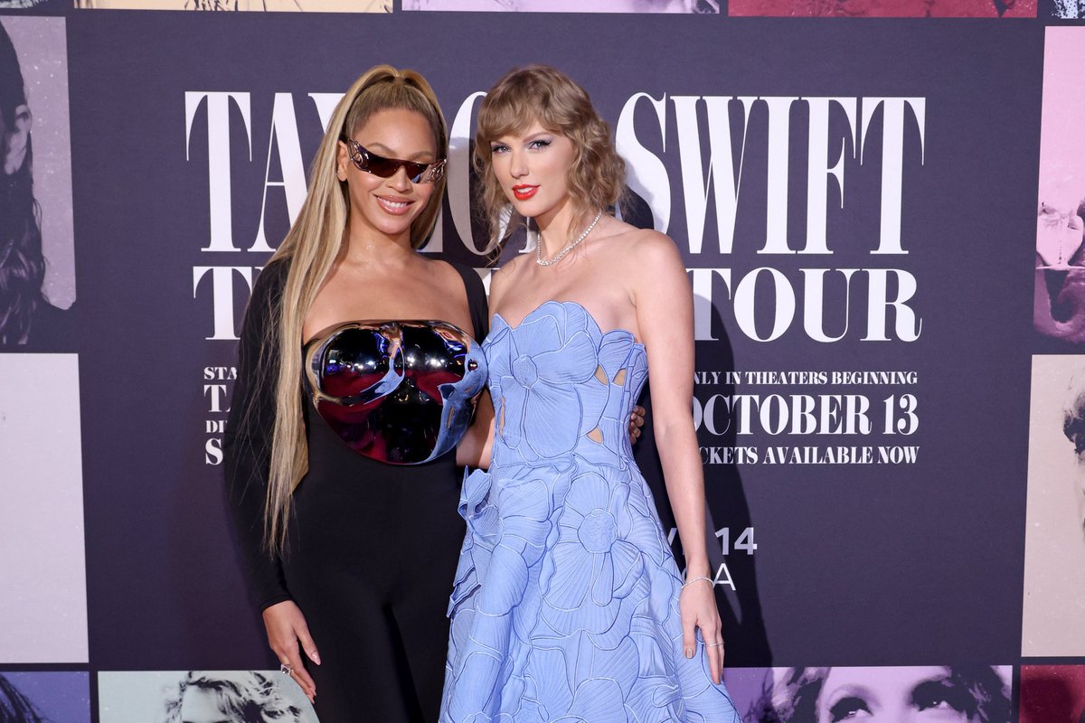 updateswiftbr's tweet photo. MÃES! Beyoncé foi prestigiar a Taylor na pré estreia do filme da The Eras Tour em Los Angeles! #TheErasTourFilm https://t.co/FUqJpQfJsw