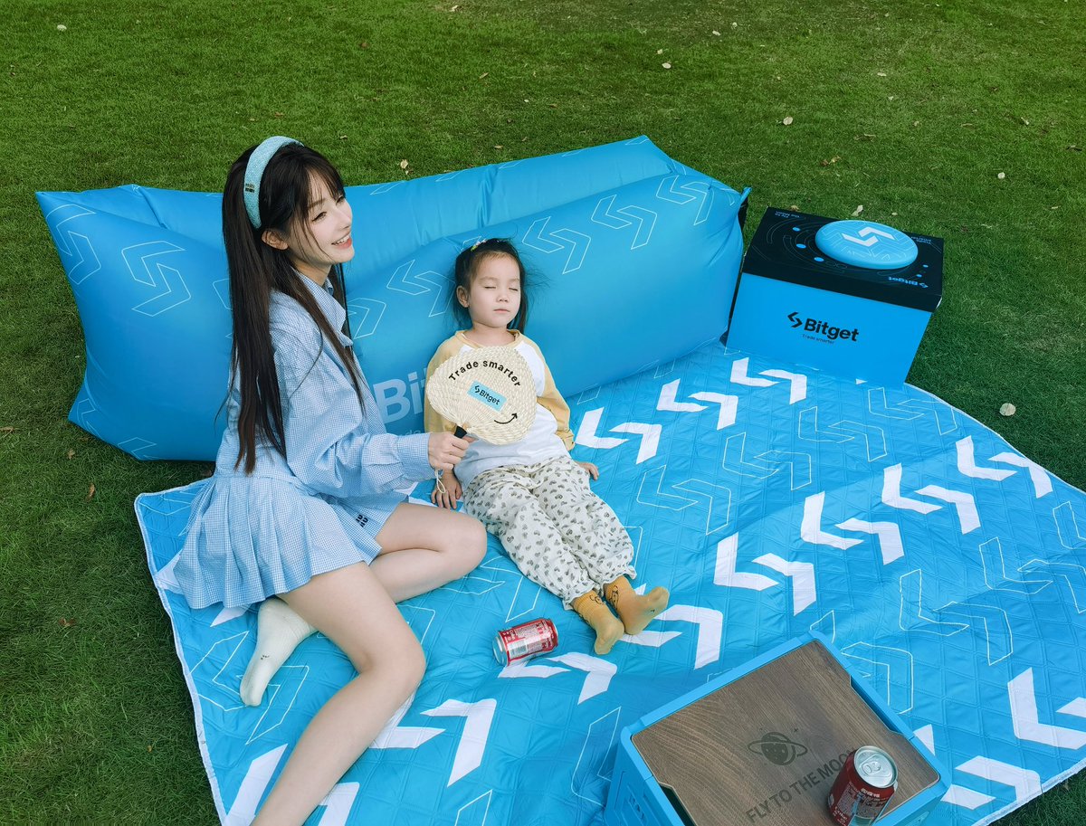 今天是Bitget蓝的露营日 遇到了一个好可爱的小公主 非要和我一起拍哈哈 
Tiffany蓝✖️蓝天白云绿草地 真的会让心情瞬间明媚 谢谢@Bitget_zh 和@0xyima 带给我的快乐 ☺️

我的快乐从来不独享 宠粉朵上线！
评论区留下你的脚板印 揪1⃣️个宝宝送同款 带上家人露营去🤣 https://t.co/B3FN58Nx6z