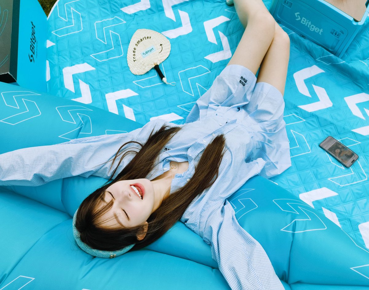 今天是Bitget蓝的露营日 遇到了一个好可爱的小公主 非要和我一起拍哈哈 
Tiffany蓝✖️蓝天白云绿草地 真的会让心情瞬间明媚 谢谢@Bitget_zh 和@0xyima 带给我的快乐 ☺️

我的快乐从来不独享 宠粉朵上线！
评论区留下你的脚板印 揪1⃣️个宝宝送同款 带上家人露营去🤣 https://t.co/B3FN58Nx6z